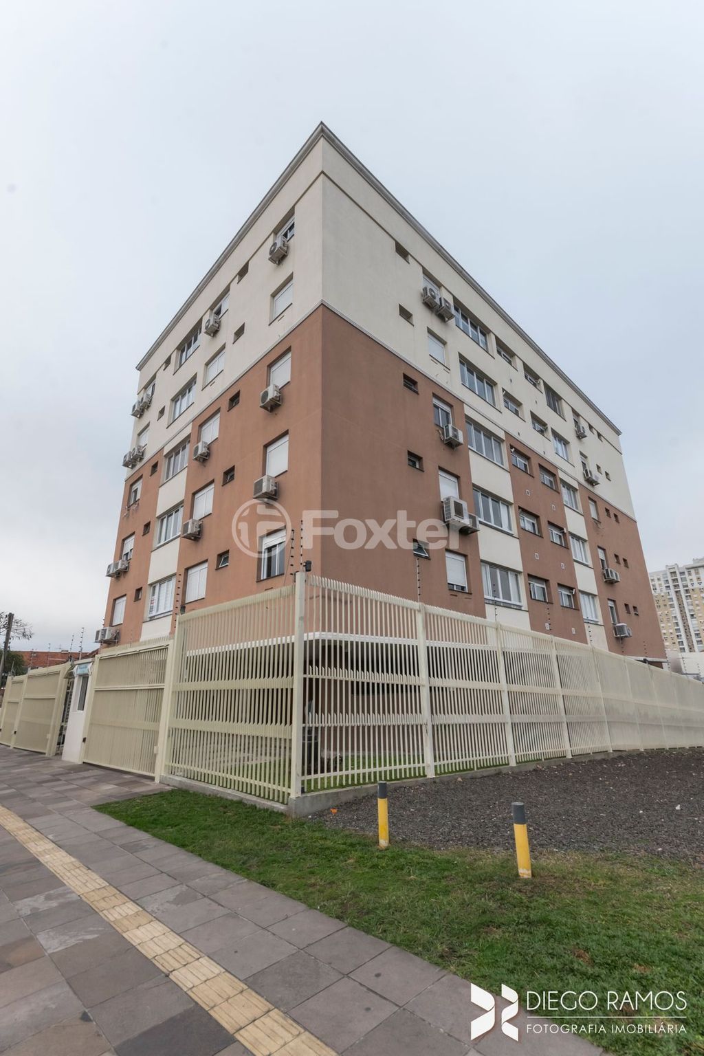 apartamento garden para comprar em Vila Ipiranga, Porto Alegre - foto 1
