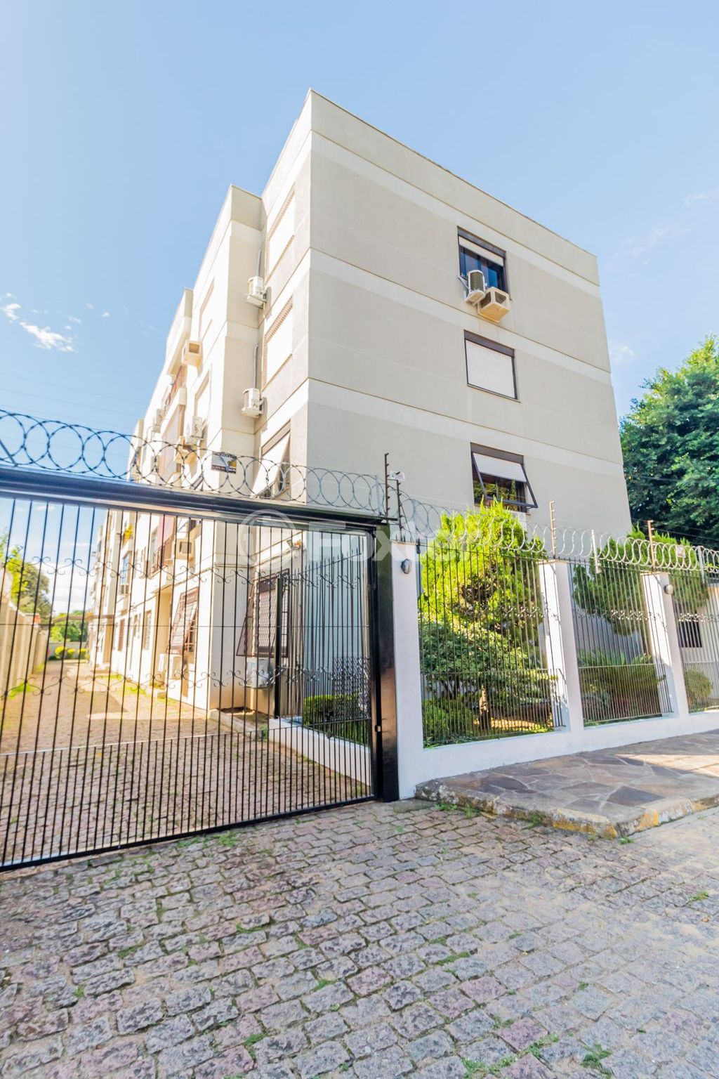 Apartamento para comprar em São João, Porto Alegre - foto 1