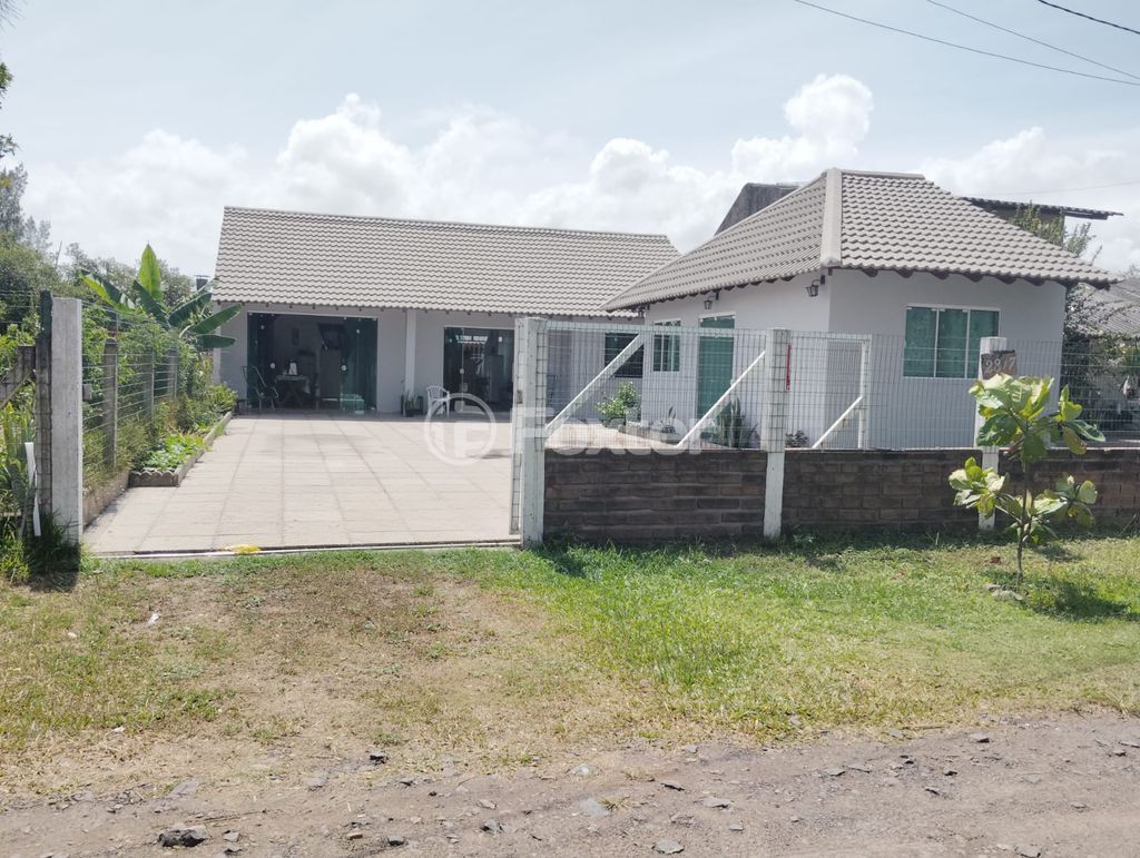 casa sobrado para comprar em Posto 4 (Capão Novo), Capão da Canoa - foto 1