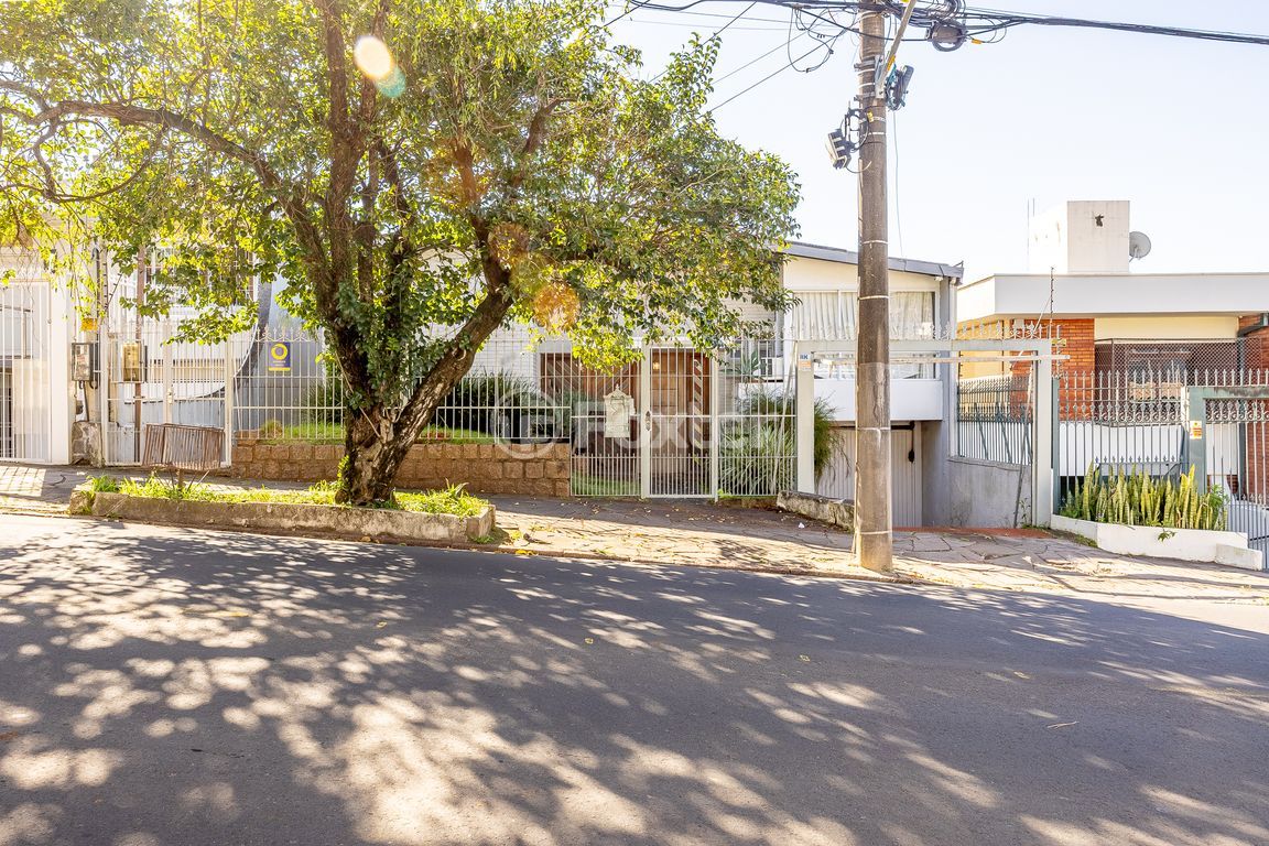 casa sobrado para comprar em Três Figueiras, Porto Alegre - foto 1
