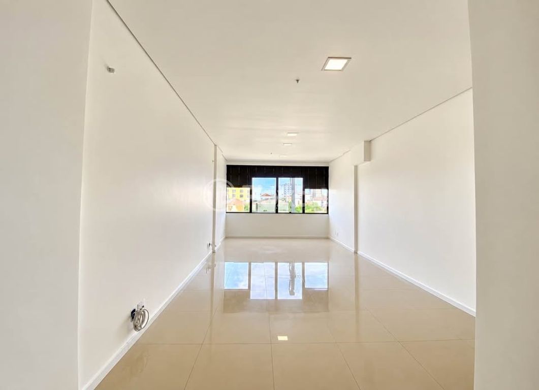 consultorio sala conjunto para comprar em Santos Dumont, 1500 - foto 1