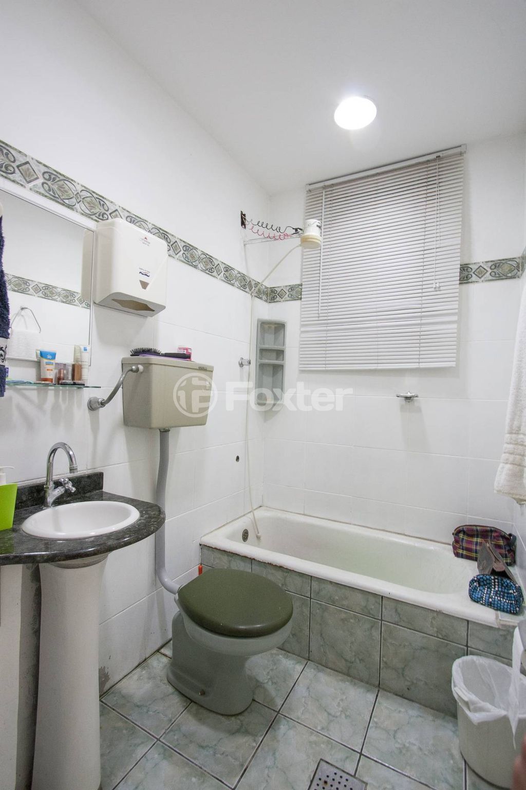 Prédio para comprar em Germano Hasslocher, 254 - foto 9