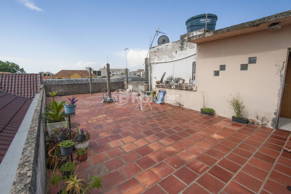 Prédio para comprar em Germano Hasslocher, 254 - foto 15