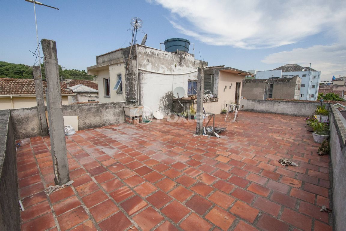 Prédio para comprar em Germano Hasslocher, 254 - foto 16