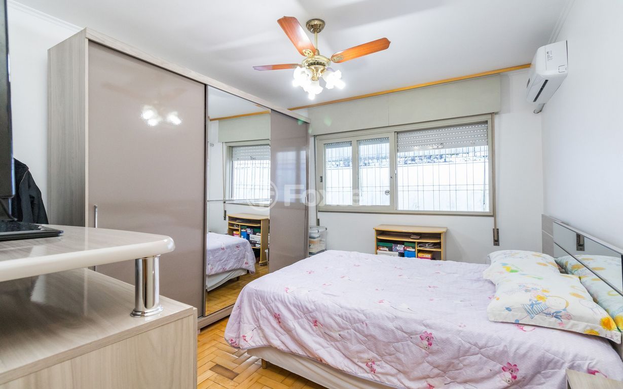 casa sobrado para comprar em Professora Cecy Cordeiro Thofehrn, 295 - foto 9