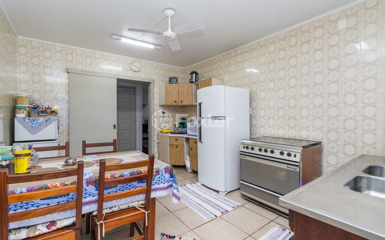 casa sobrado para comprar em Professora Cecy Cordeiro Thofehrn, 295 - foto 17