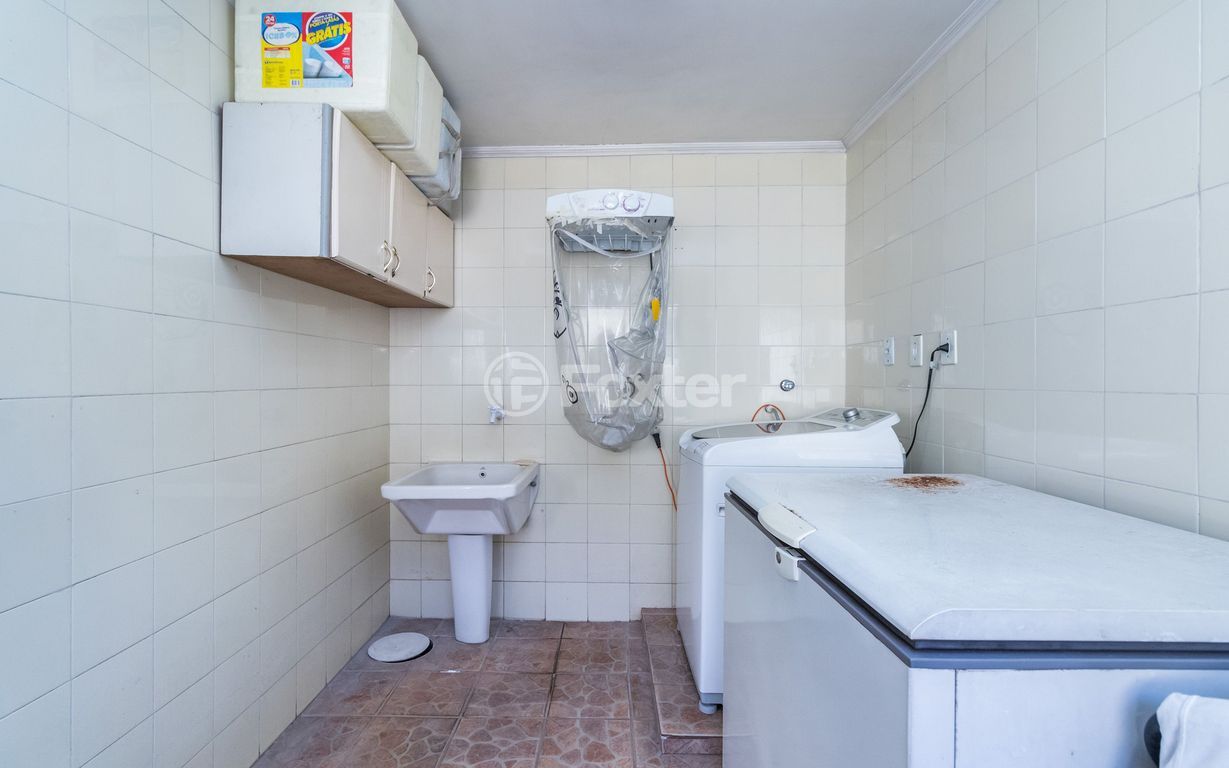 casa sobrado para comprar em Professora Cecy Cordeiro Thofehrn, 295 - foto 22
