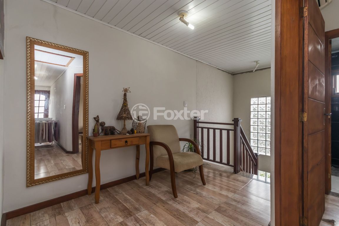 casa sobrado para comprar em Ângelo Passuelo, 330 - foto 17
