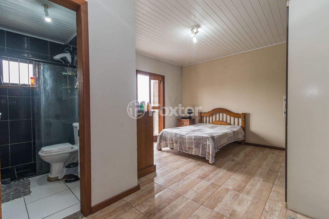casa sobrado para comprar em Ângelo Passuelo, 330 - foto 18