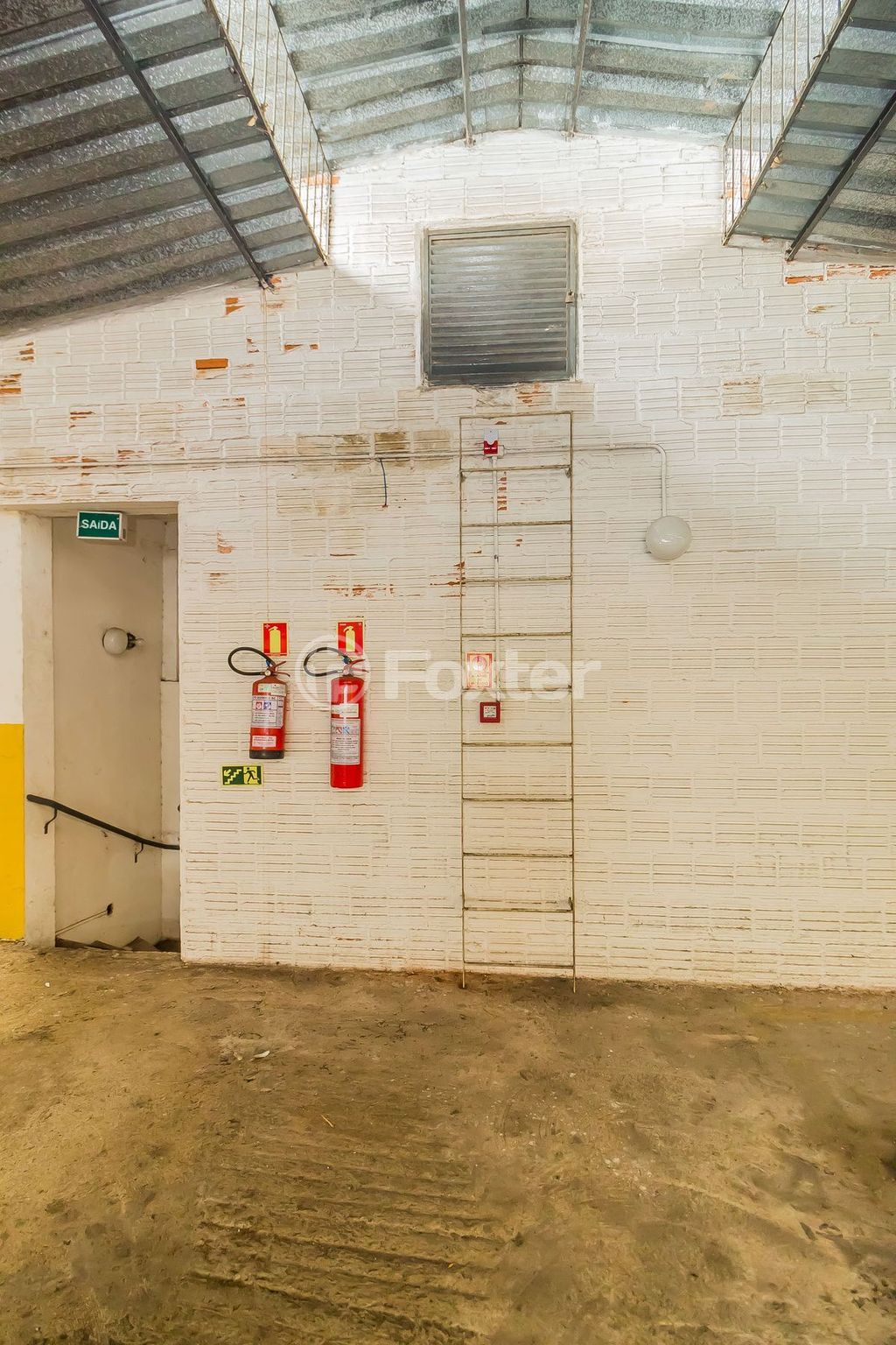 Prédio para comprar em Alberto Bins, 849 - foto 89