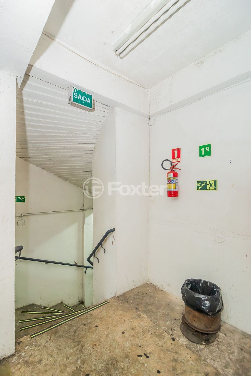 Prédio para comprar em Alberto Bins, 849 - foto 68