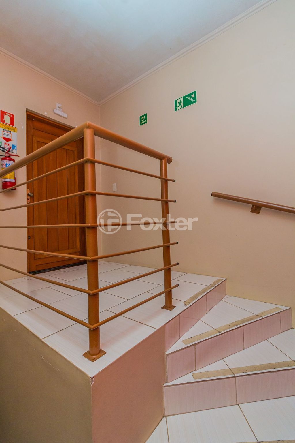 Prédio para comprar em Doutor Sezefredo Azambuja Vieira, 2653 - foto 17