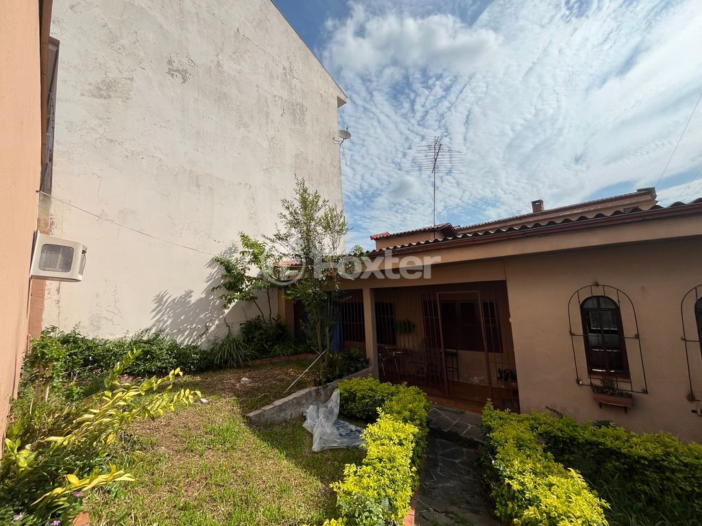 casa sobrado para comprar em VICENTE MONTEGGIA, 1235 - foto 8