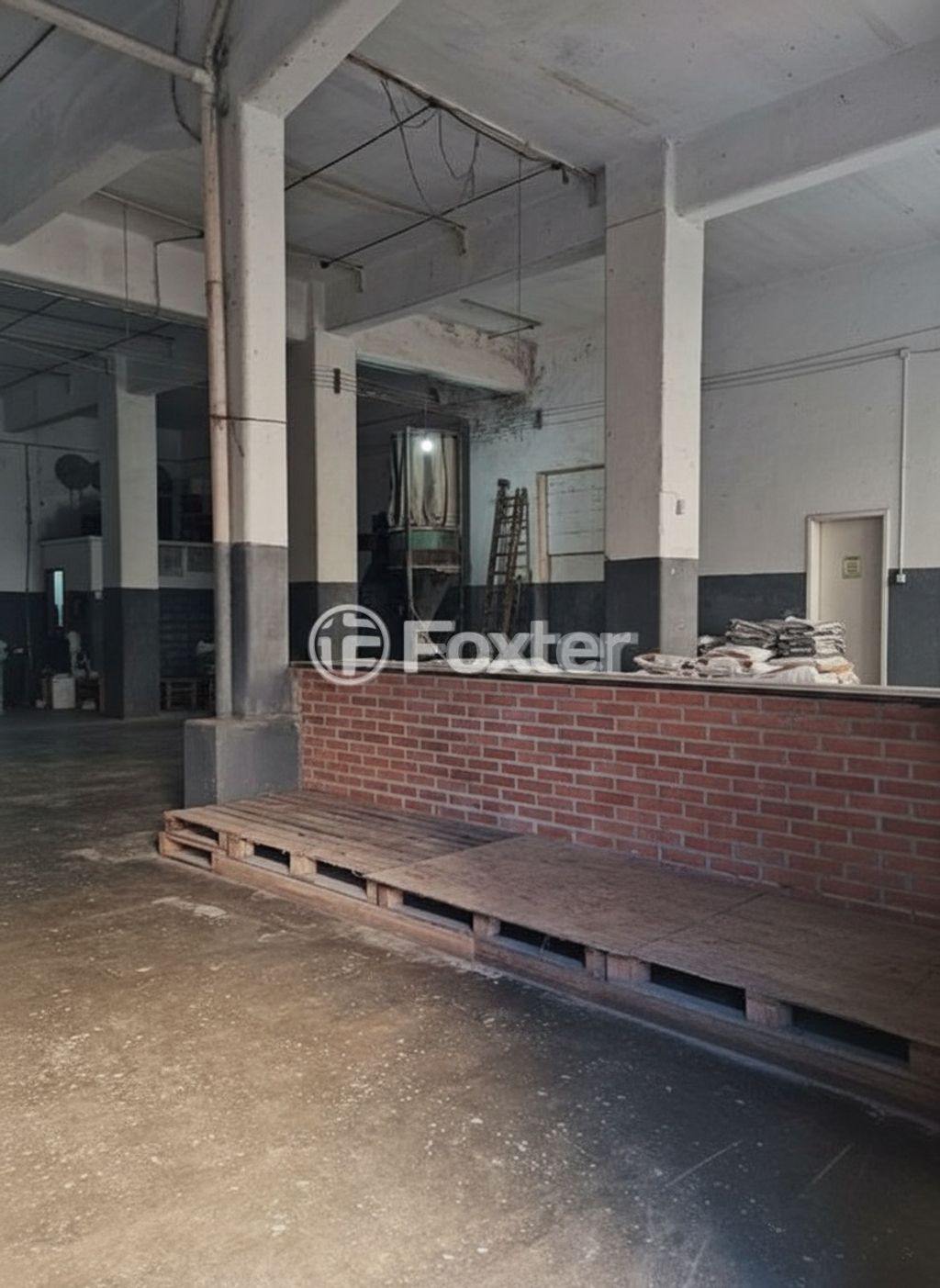 Prédio para comprar em Floresta, Porto Alegre - foto 1
