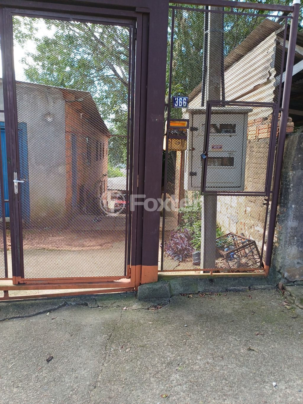 terreno lote condominio para comprar em Aldrovando Leão, 366 - foto 12