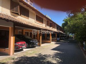 Image 32 - 737308
