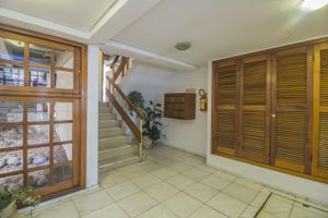Image 38 - 872705