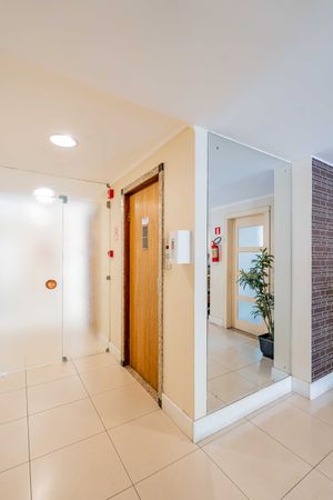 Image 31 - 930817