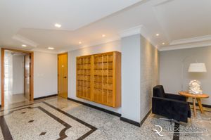 Image 4 - 1055