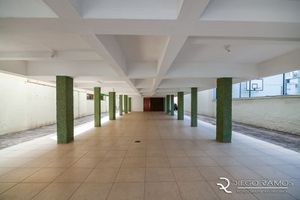 Image 22 - 889385