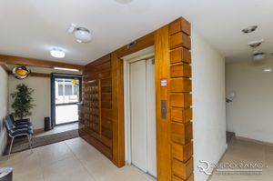 Image 12 - 896662