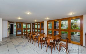 Image 44 - 894988