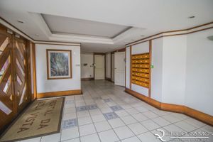 Image 42 - 894988