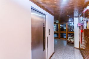 Image 37 - 216826