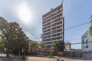 Image 17 - 889572