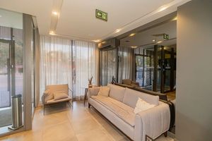 Image 35 - 244111