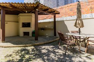 Image 37 - 893972