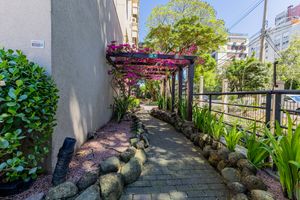 Image 39 - 893972
