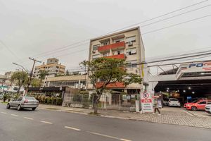 Image 35 - 885555