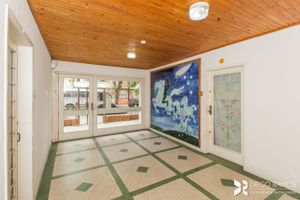 Image 26 - 881427