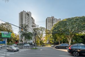 Image 16 - 886621