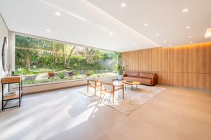 Image 19 - 886621
