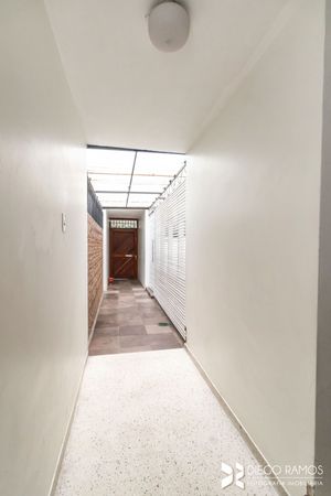 Image 14 - 198057