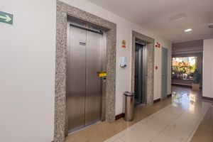 Image 32 - 889674