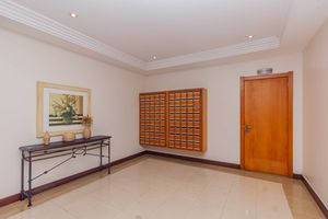 Image 35 - 889674