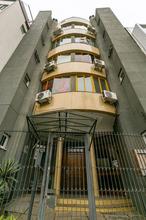 Image 21 - 886540