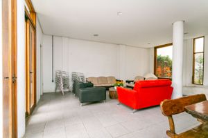 Image 29 - 886540