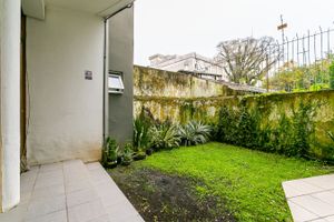 Image 30 - 886540