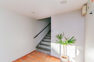 Image 21 - 885173