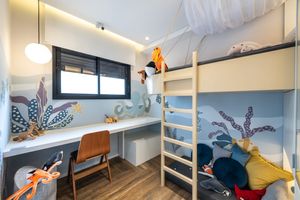 Image 6 - 929650