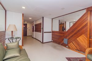Image 42 - 927302