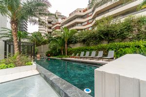 Image 35 - 882758
