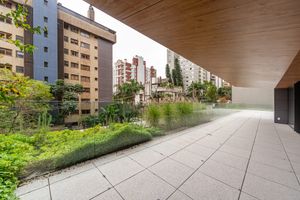 Image 31 - 882758