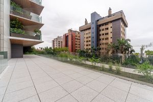 Image 30 - 882758