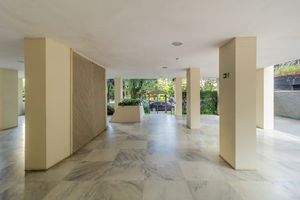 Image 26 - 828308