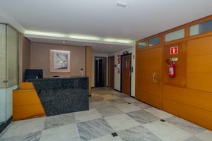 Image 33 - 828308